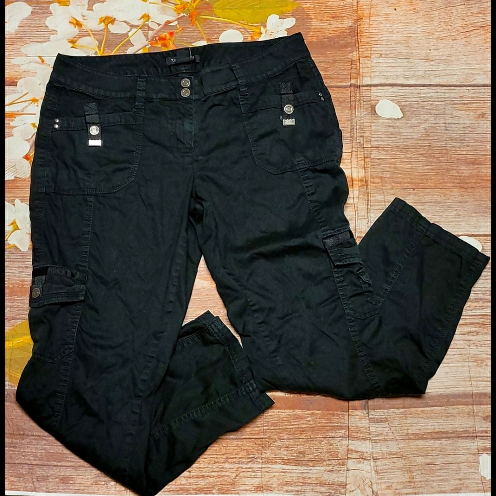 ⭐️ White House Black Market crop leg cargo pants